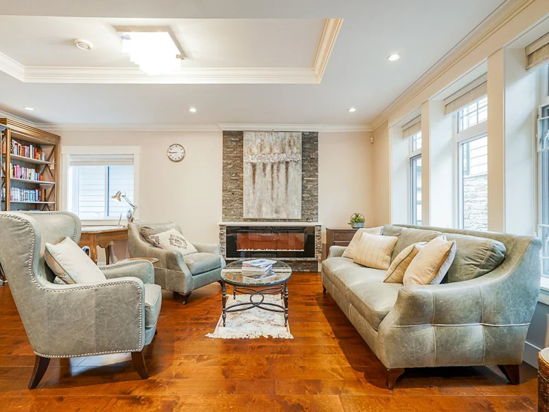 853 Clements Avenue, North Vancouver BC V7R 2K6