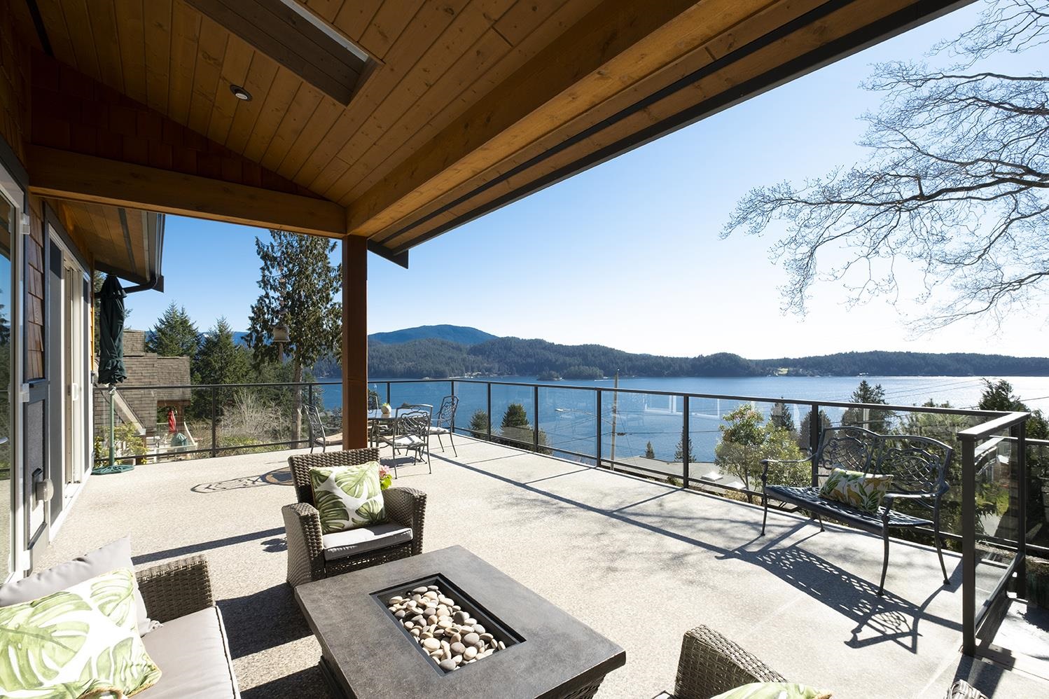 496 Elphinstone Avenue, Gibsons, BC, V0N 1V1