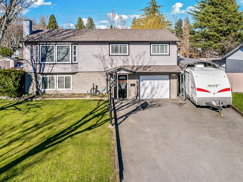 19367 62a Avenue, Surrey BC V3S 7L6