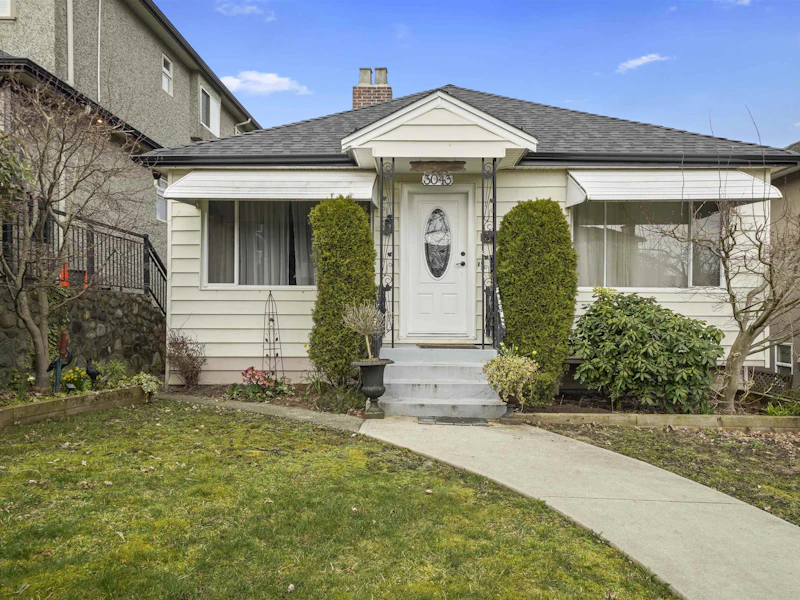 3043 E 4th Avenue, Vancouver BC V5M 1L3