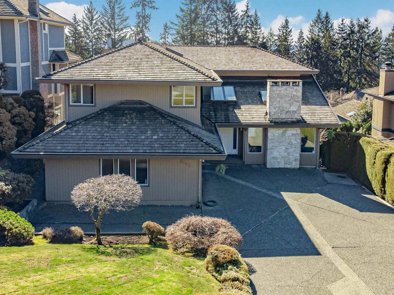 2015 Hill Drive, North Vancouver BC V7H 2N1