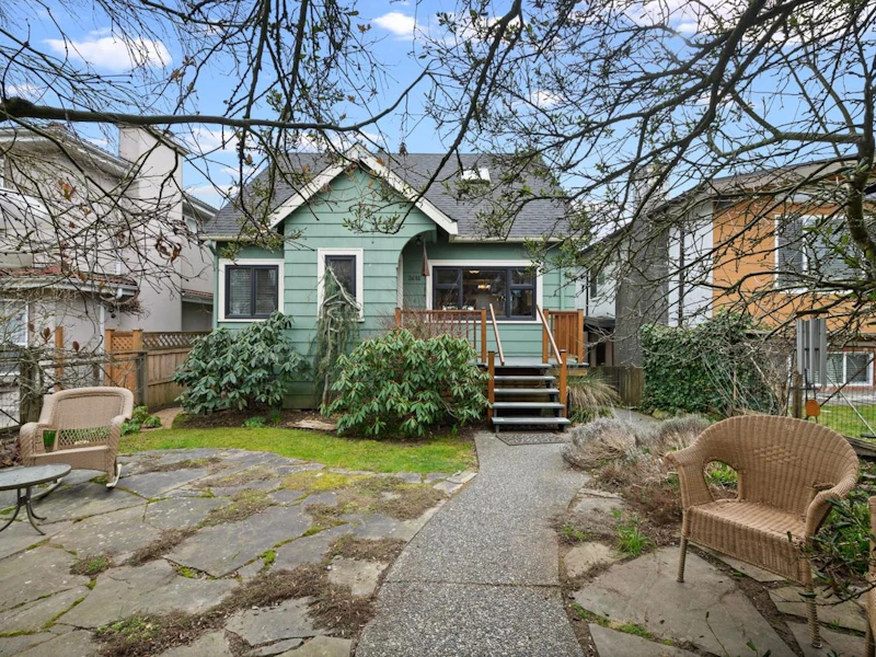 2616 E 7th Avenue, Vancouver BC V5M 1T5