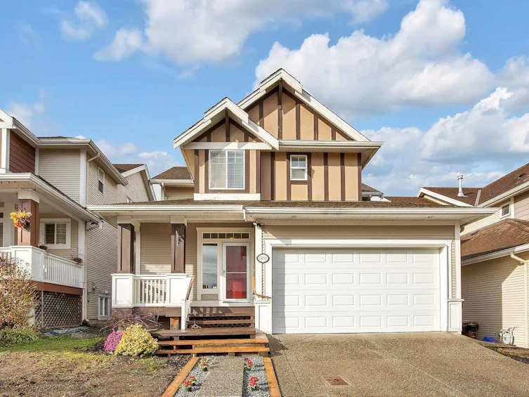 19741 68 Avenue, Langley, BC, V2Y 2W6