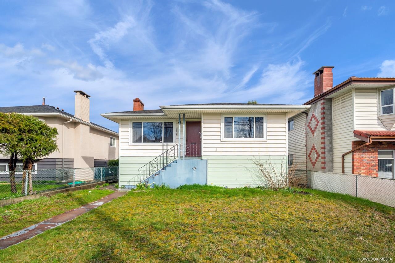 6874 Kerr Street, Vancouver, BC, V5S 3C8