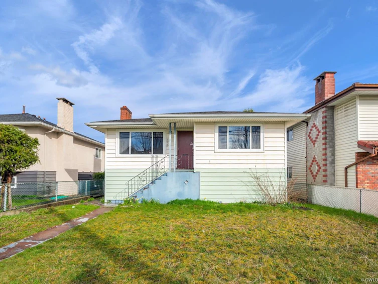 6874 Kerr Street, Vancouver, BC, V5S 3C8