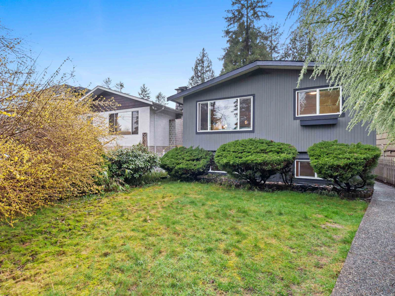 1863 Tatlow Avenue, North Vancouver BC V7P 3A2