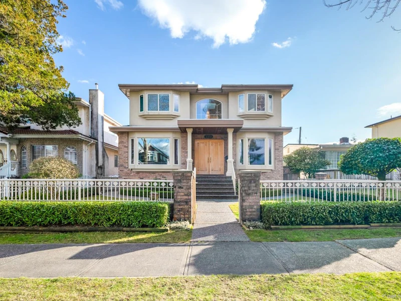 2218 Bonnyvale Avenue, Vancouver BC V5P 2G3
