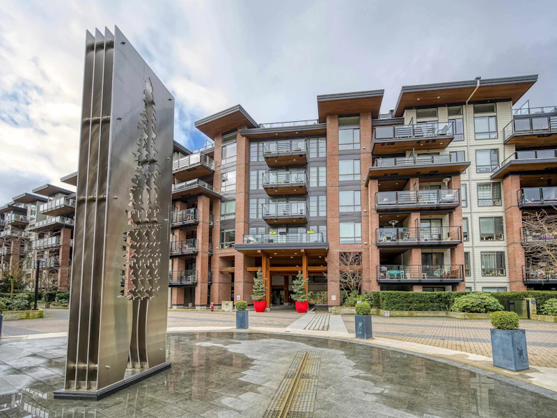 305 - 733 W 3rd Street, North Vancouver BC