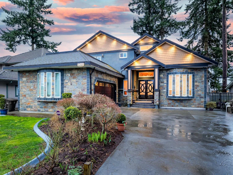 14232 71a Avenue, Surrey, BC, V3W 2L7