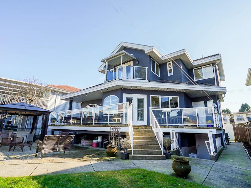 6911 Union Street, Burnaby BC V5B 1X6