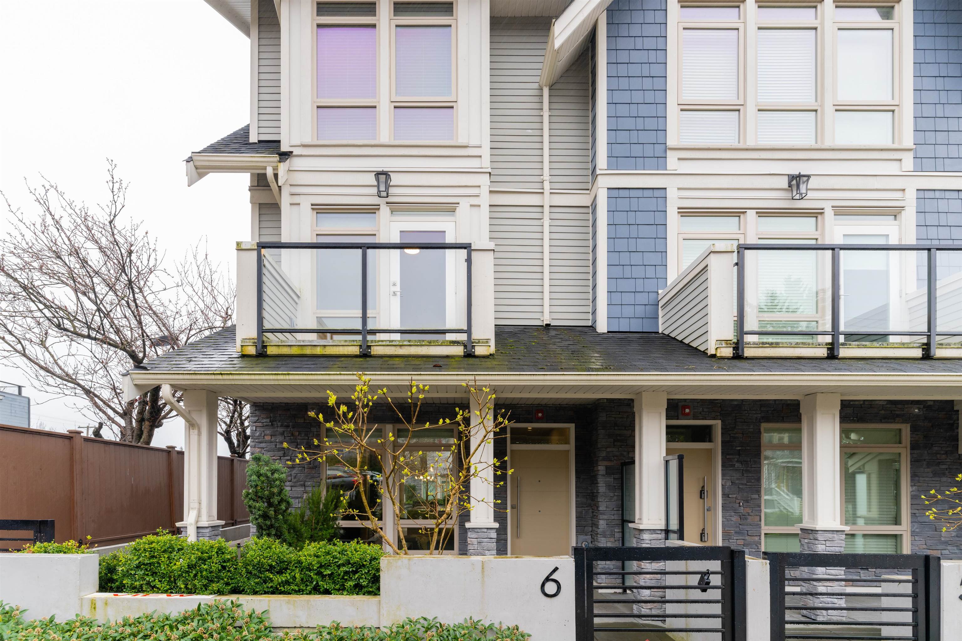 6-115 W Queens Road, North Vancouver, BC, V7S 3K3