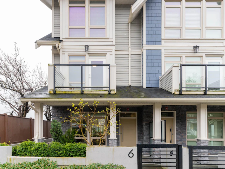 6-115 W Queens Road, North Vancouver, BC, V7S 3K3