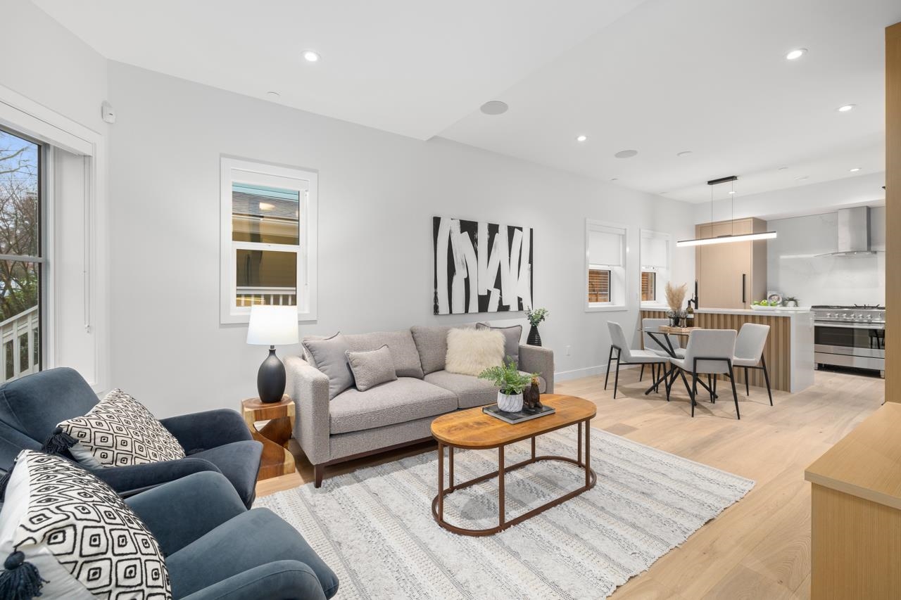 28 W 13th Avenue, Vancouver, BC, V5Y 1V6