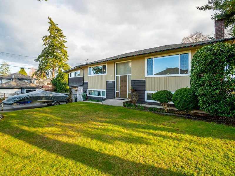 13366 93a Avenue, Surrey BC V3V 1L5