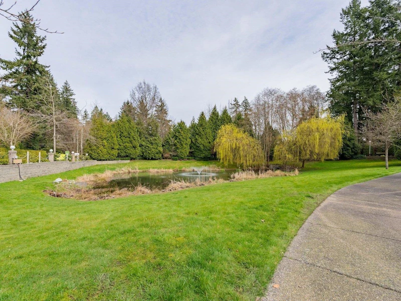 1 - 3387 King George Boulevard, Surrey BC V4P 1B7