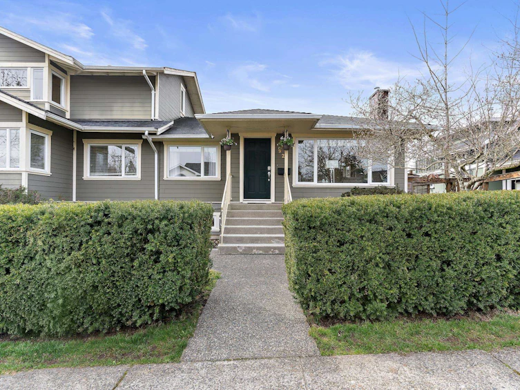 925 St. Andrews Avenue, North Vancouver, BC, V7L 3L3