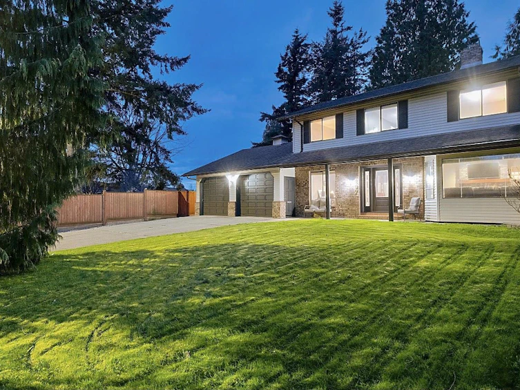 2207 Taylor Way, Abbotsford, BC, V2S 4T2