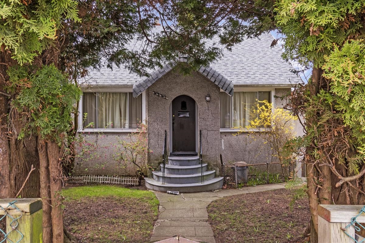 4241 Victoria Drive, Vancouver, BC, V5N 4M9