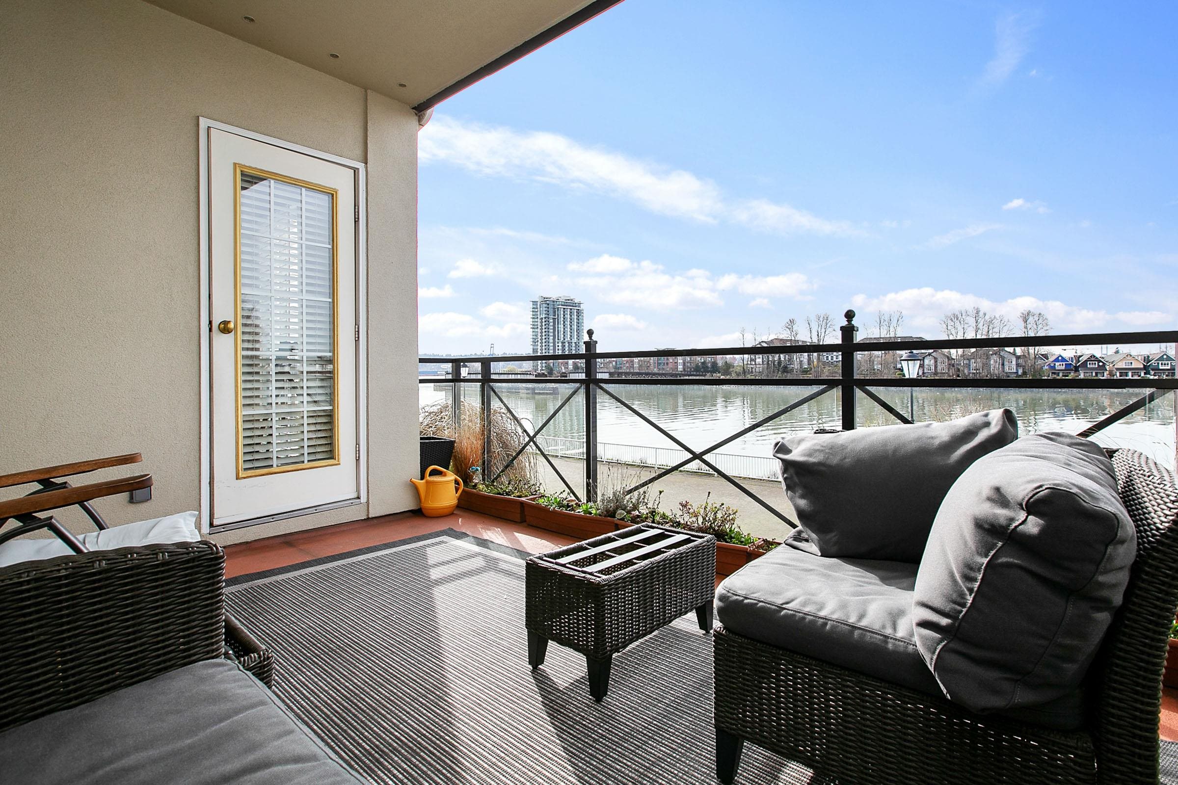 206-2 Renaissance Square, New Westminster, BC, V3M 6K3