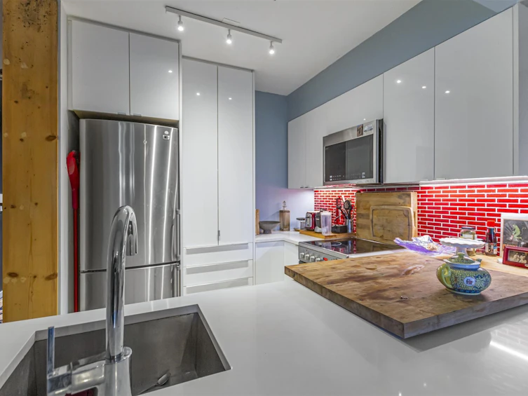 108-1615 Frances Street, Vancouver, BC, V5L 1Z3