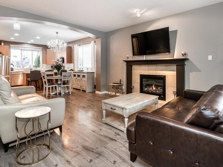 24328 102a Avenue, Maple Ridge, BC, V2W 1X9