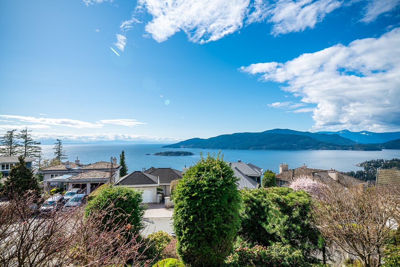5477 W Vista Court, West Vancouver, BC, V7W 3G8