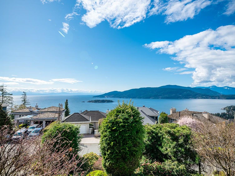 5477 W Vista Court, West Vancouver, BC, V7W 3G8