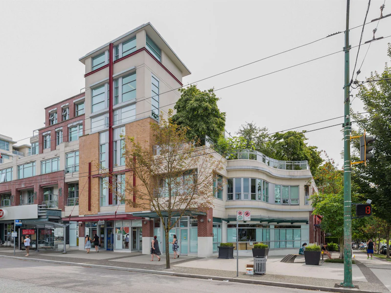 202 - 2288 W Broadway Street, Vancouver BC V5Y 1P6