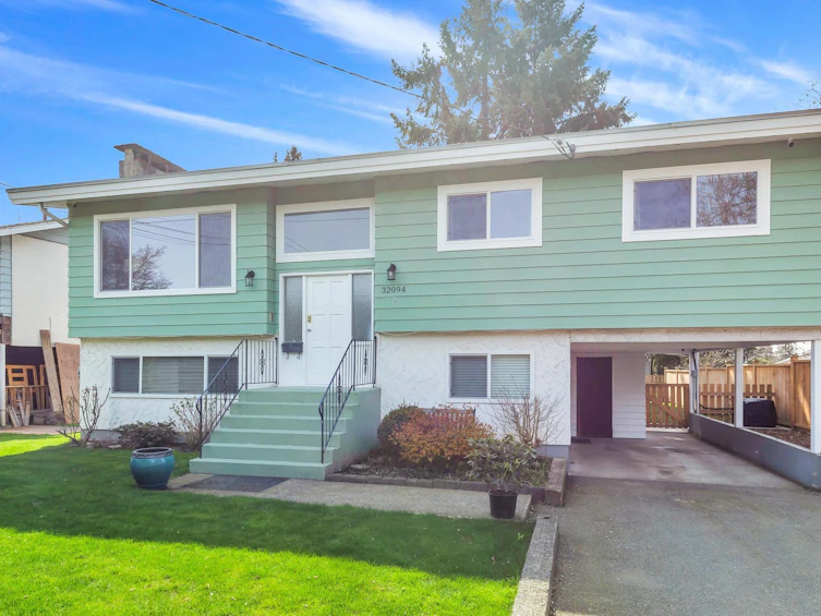 32094 Hillcrest Avenue, Mission, BC, V2V 1L2