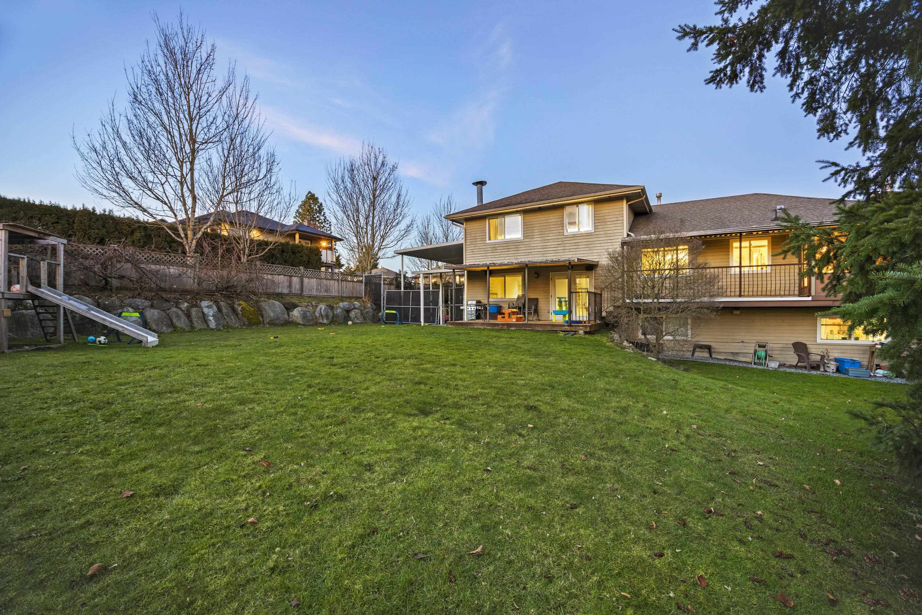 5637 W Sunrise Crescent, Surrey, BC, V3S 7M5