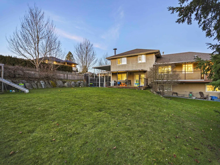 5637 W Sunrise Crescent, Surrey, BC, V3S 7M5