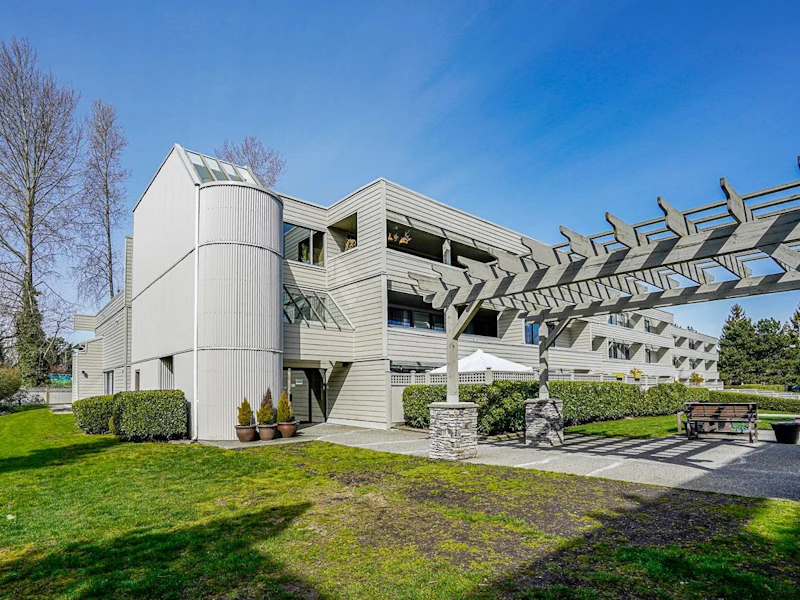 101 - 15272 19th Avenue, Surrey BC V4A 1X6