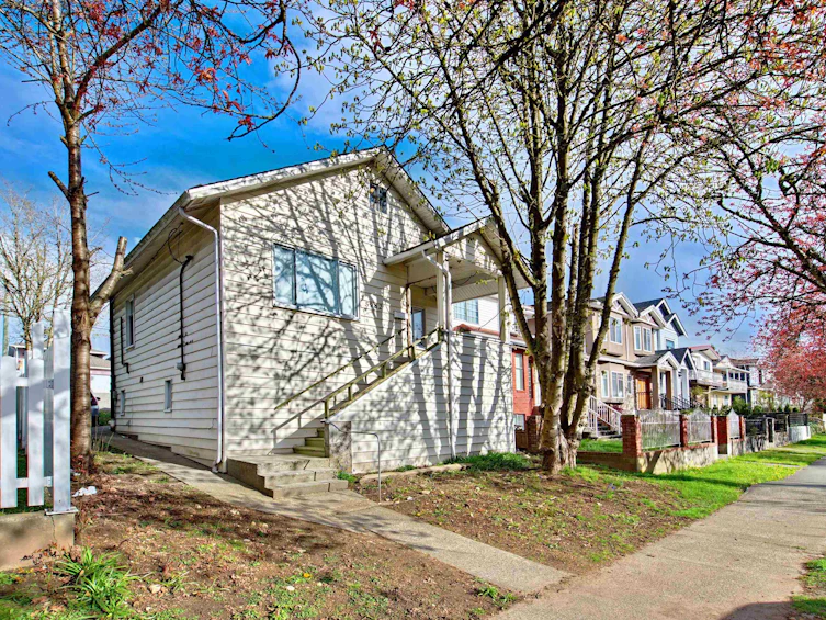 5982 Dumfries Street, Vancouver, BC, V5P 3A9