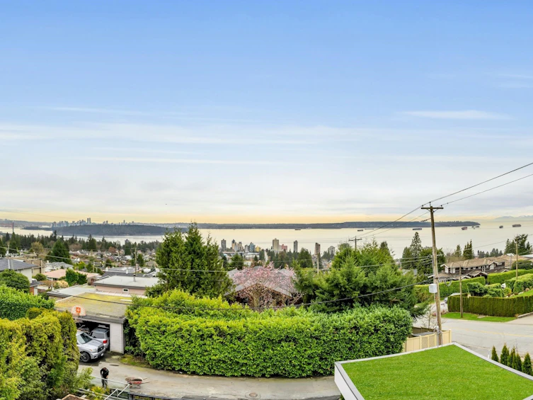 2190 Queens Avenue, West Vancouver, BC, V7V 2Y2