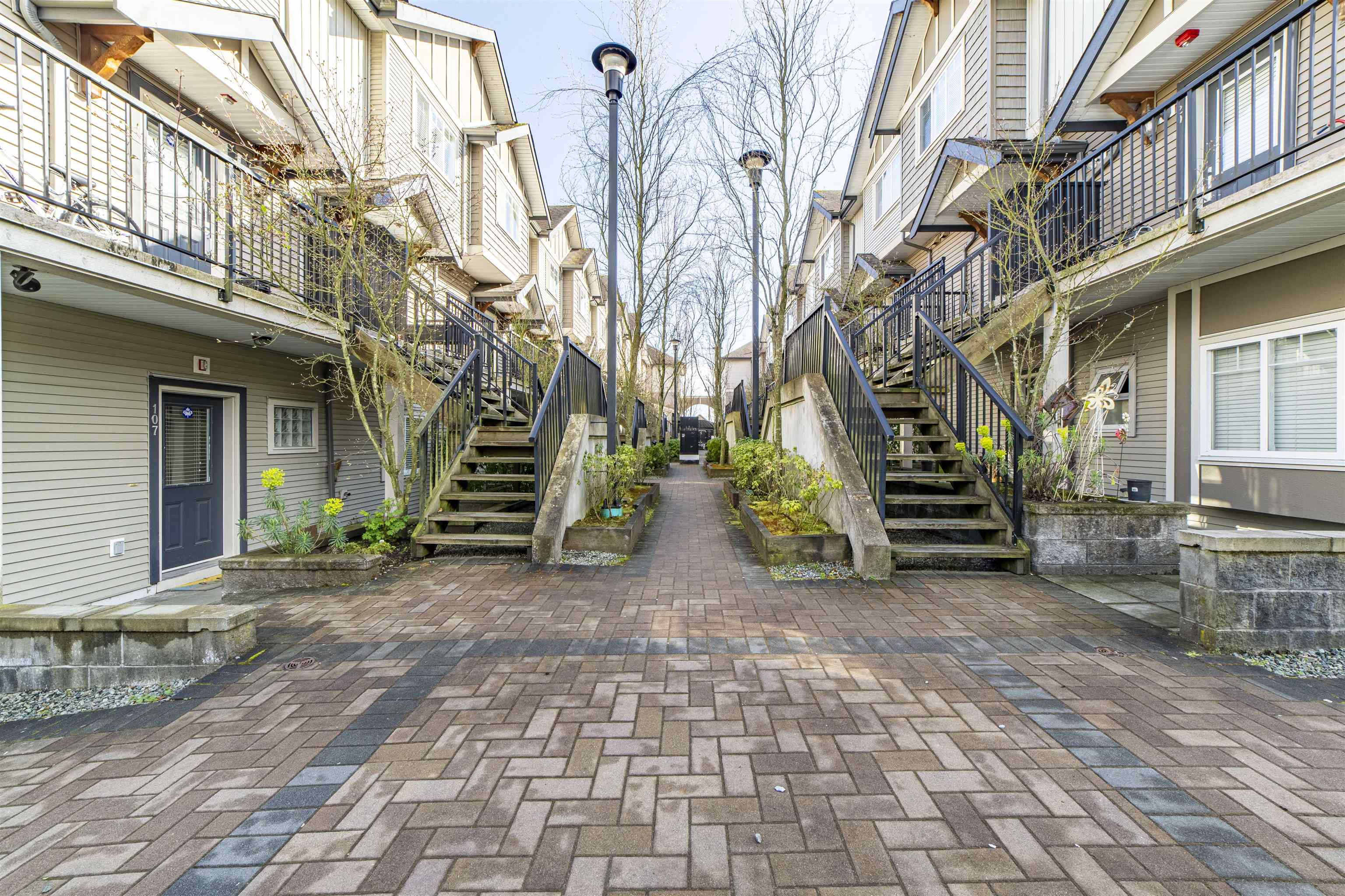 213-5211 Irmin Street, Burnaby, BC, V5J 0C9