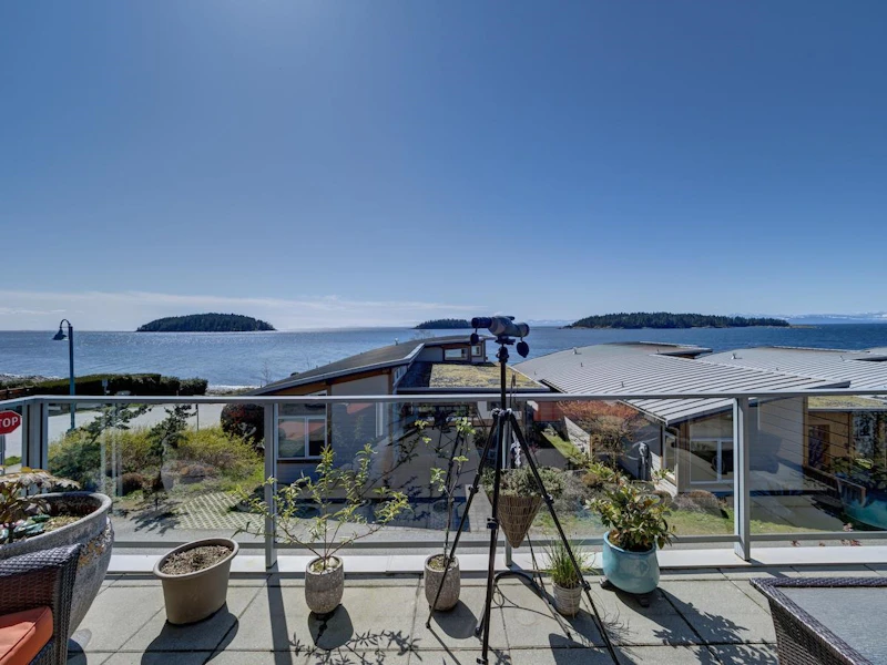 6492 Wildflower Place, Sechelt BC