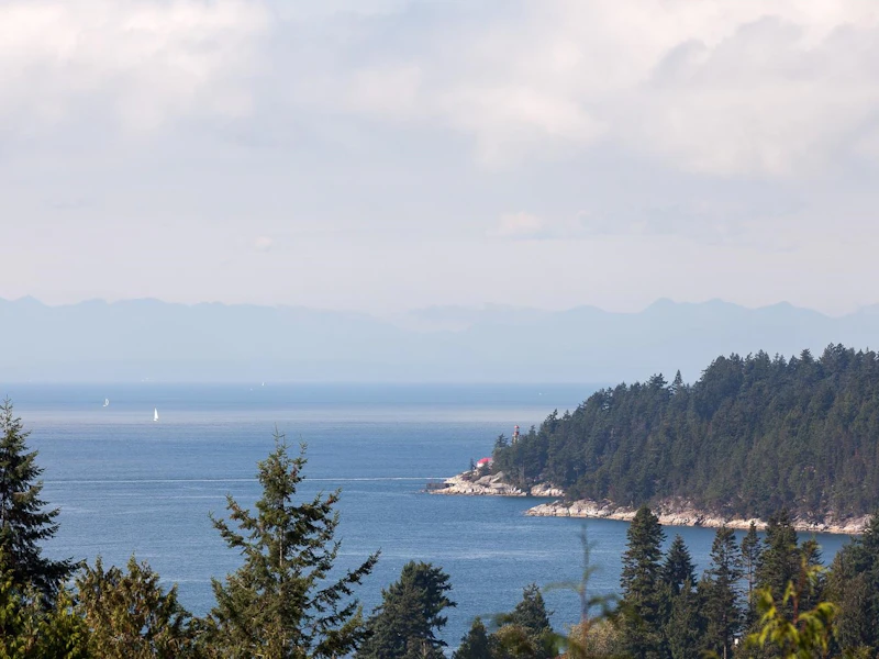 3817 Bayridge Avenue, West Vancouver BC V7V 3J3