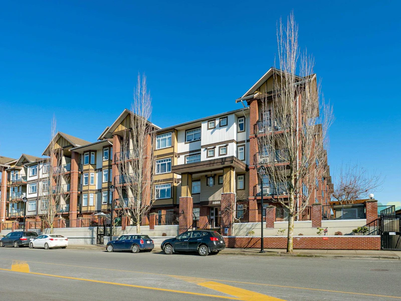 334 - 5660 201a Street, Langley BC V3A 0B4