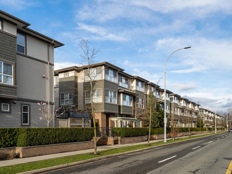 37-15353 100 Avenue, Surrey, BC, V3R 3S6