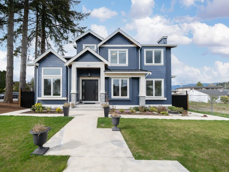 6881 Carnegie Street, Burnaby, BC, V5B 1Y6