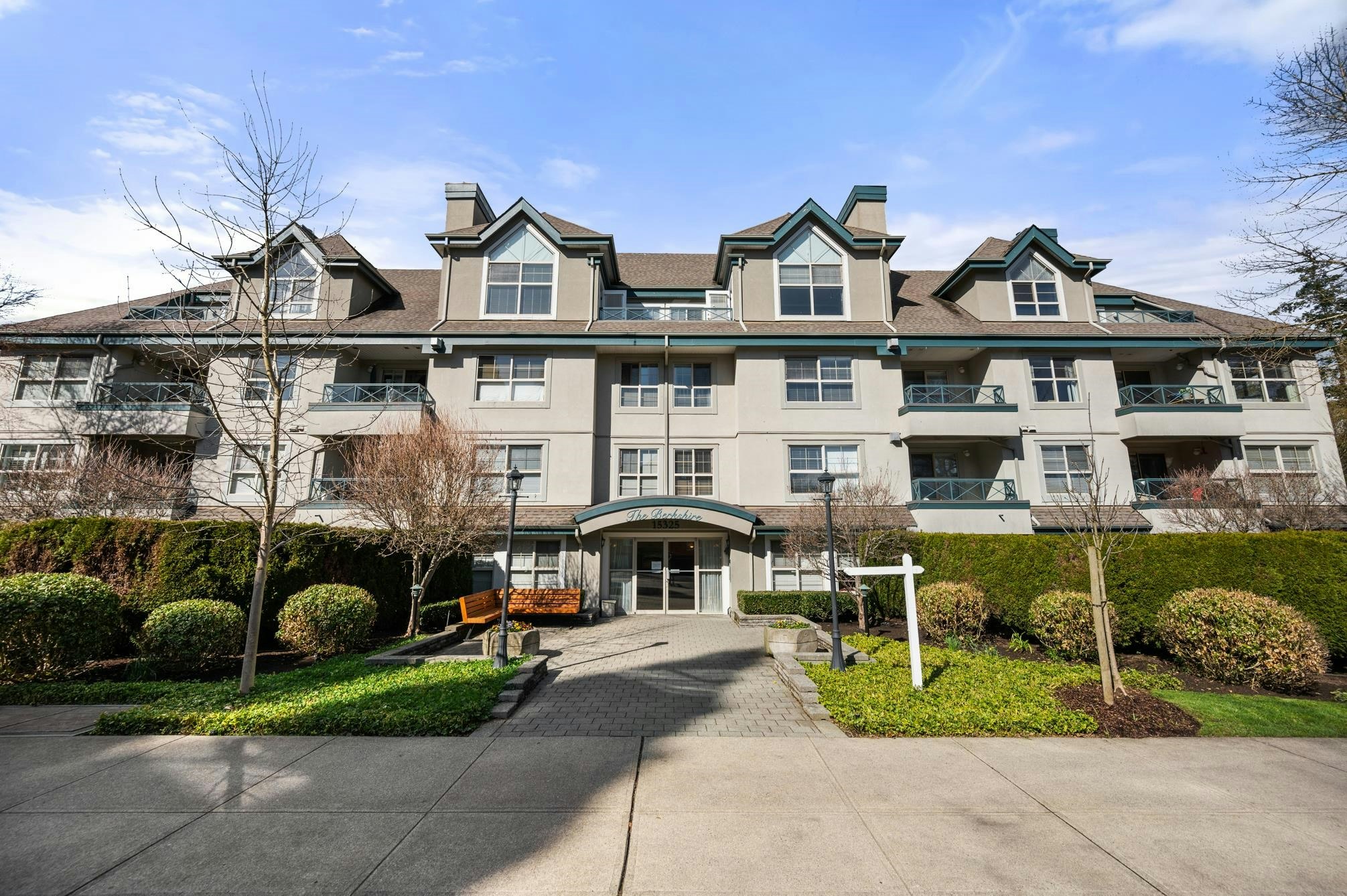 207-15325 17 Avenue, Surrey, BC, V4A 1T8