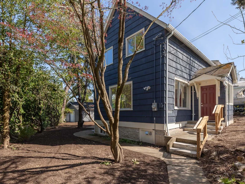 3958 Gladstone Street, Vancouver BC V5N 4Y9