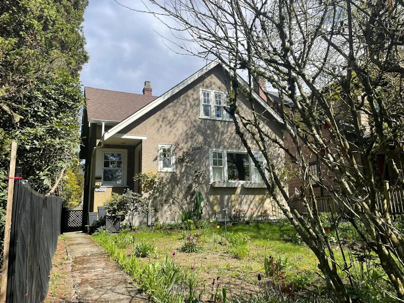 1297 Clyde Avenue, West Vancouver BC V7T 1E6