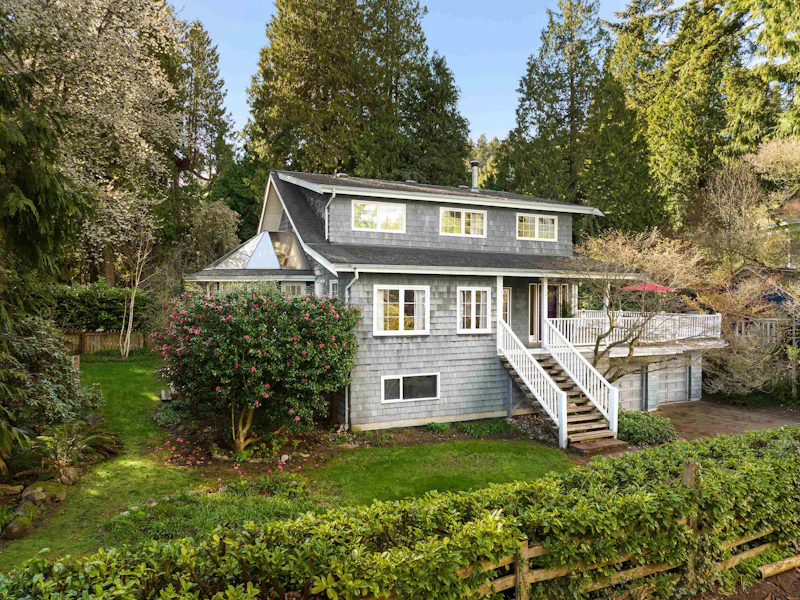 4715 Highway Road, West Vancouver BC V7W 1J6
