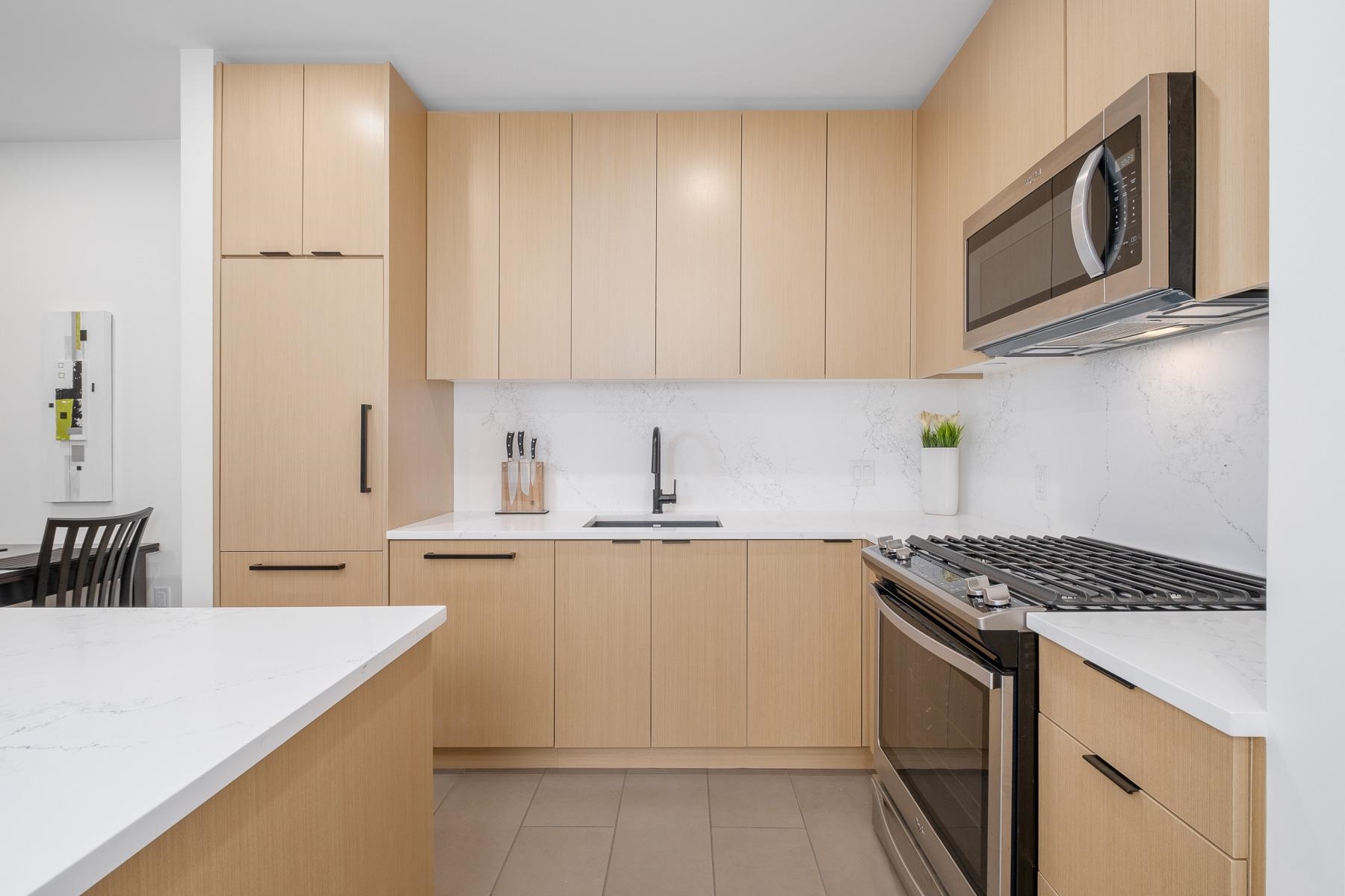 102-1468 St. Andrews Avenue, North Vancouver, BC, V7L 0A8