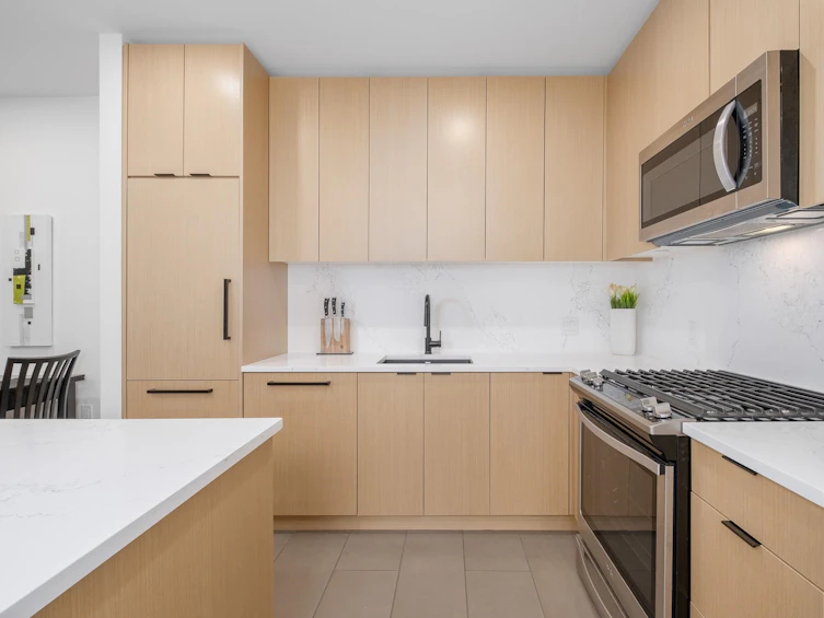102-1468 St. Andrews Avenue, North Vancouver, BC, V7L 0A8
