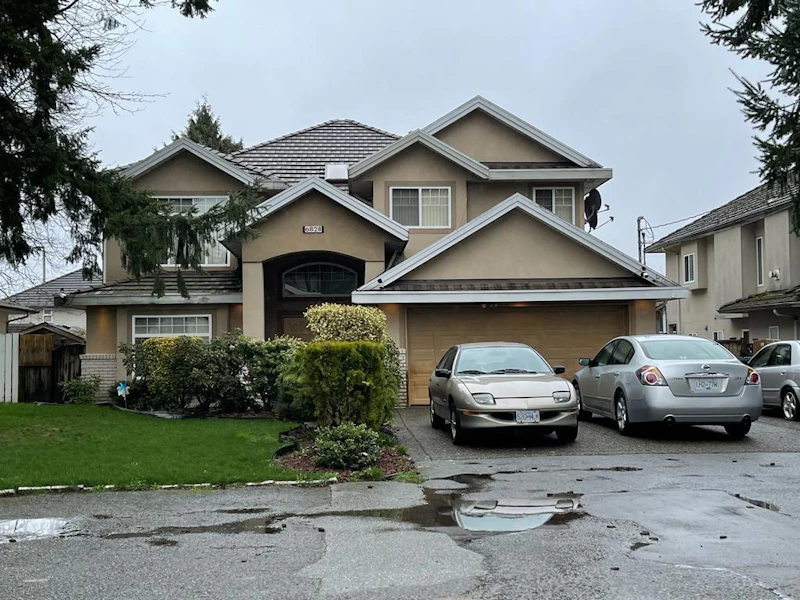 6828 135th Street, Surrey BC V3W 4W6