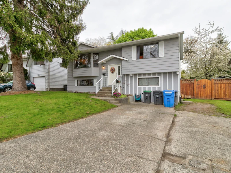 9048 146a Street, Surrey BC V3R 6X7