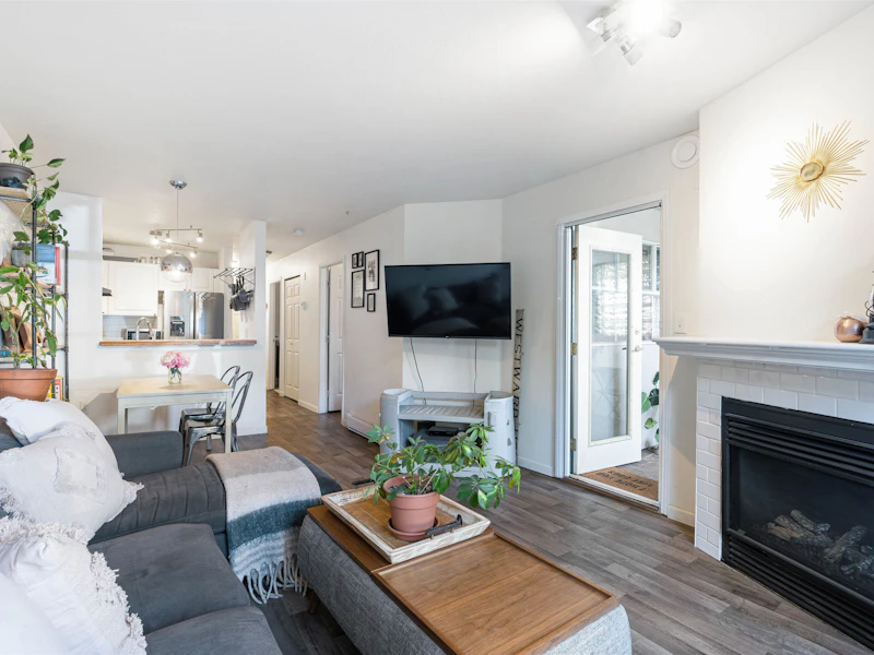 109 - 2388 Triumph Street, Vancouver BC V5L 1L5