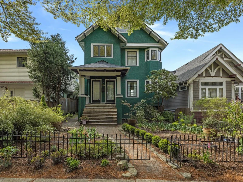 1924 E 2nd Avenue, Vancouver BC V5N 1E4